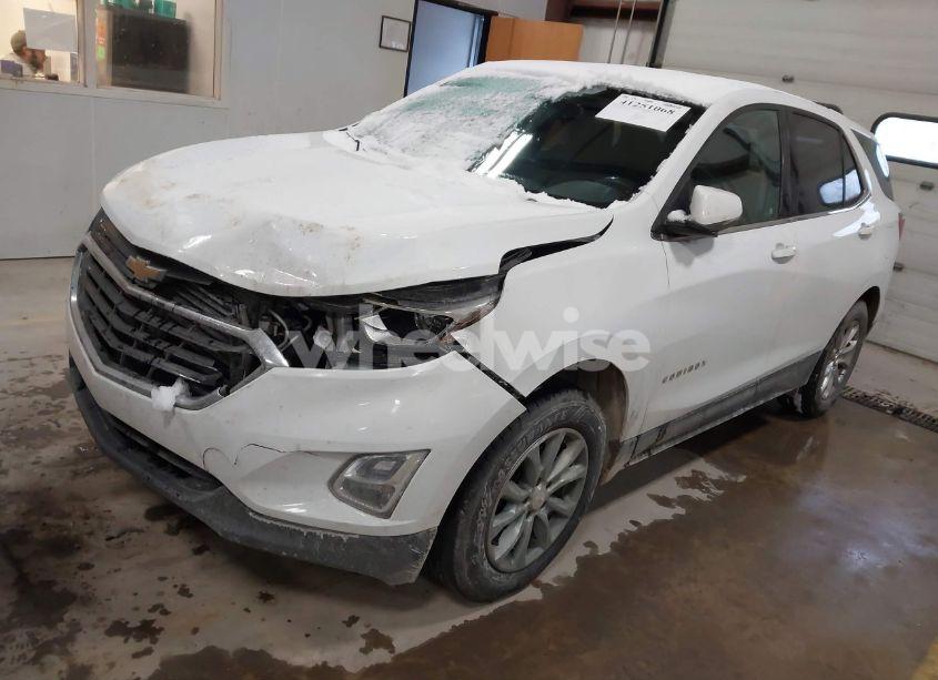 Photo 2 of 2018 Chevrolet Equinox LT (VIN 2GNAXSEV8J6252031)