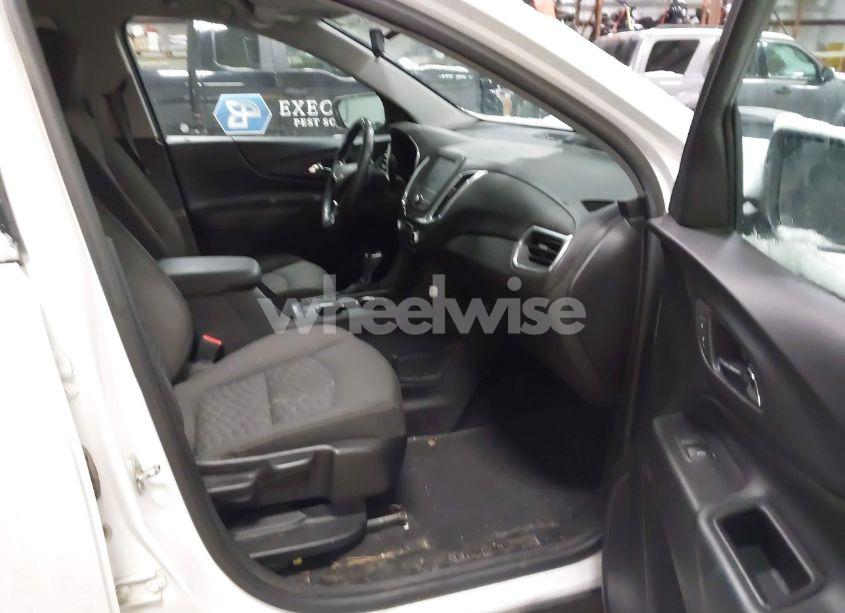 Photo 5 of 2018 Chevrolet Equinox LT (VIN 2GNAXSEV8J6252031)