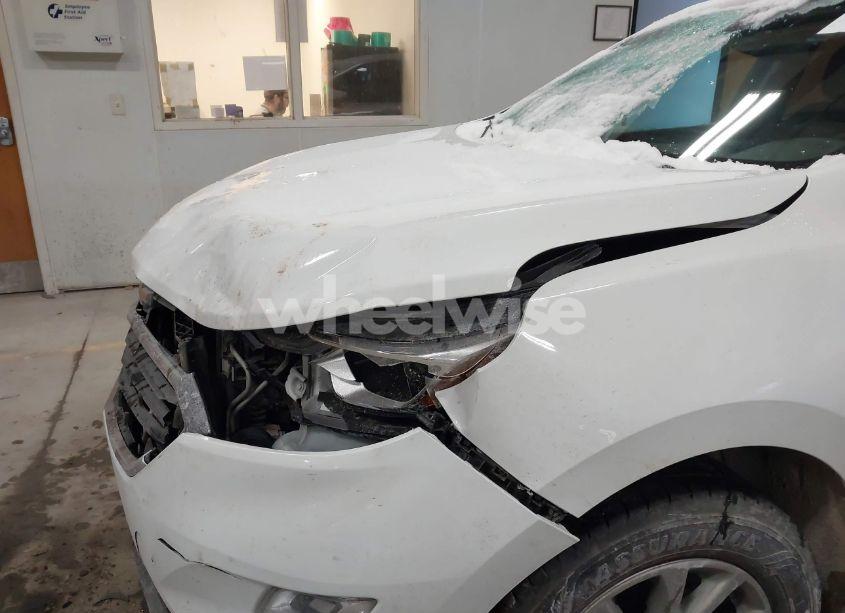 Photo 6 of 2018 Chevrolet Equinox LT (VIN 2GNAXSEV8J6252031)