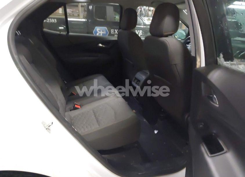 Photo 8 of 2018 Chevrolet Equinox LT (VIN 2GNAXSEV8J6252031)