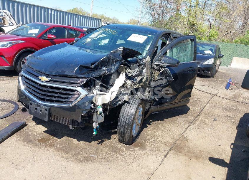 Photo 2 of 2018 Chevrolet Equinox LT (VIN 2GNAXSEV8J6288933)