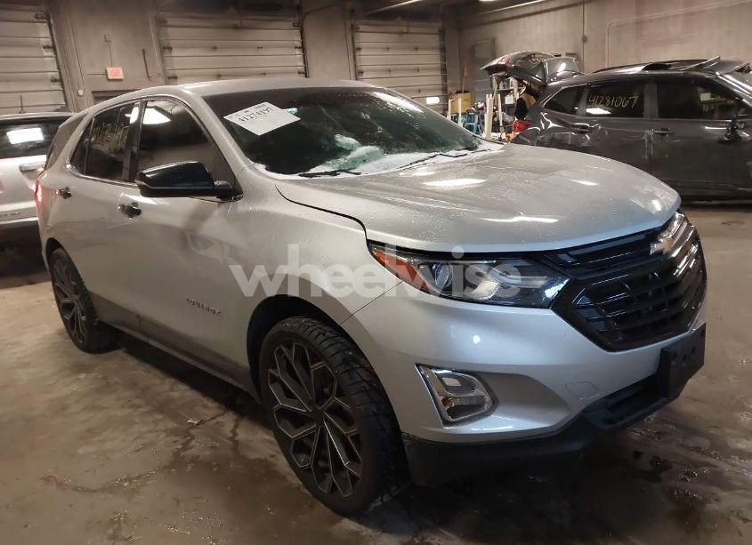 2018 Chevrolet Equinox LT (VIN 2GNAXSEV8J6305679) main photo