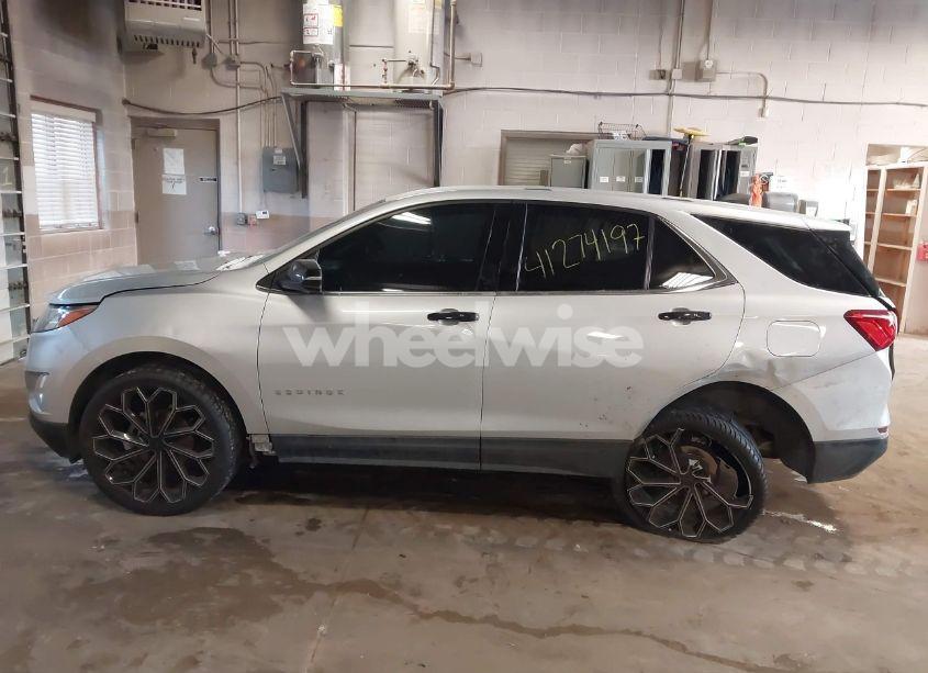 Photo 14 of 2018 Chevrolet Equinox LT (VIN 2GNAXSEV8J6305679)