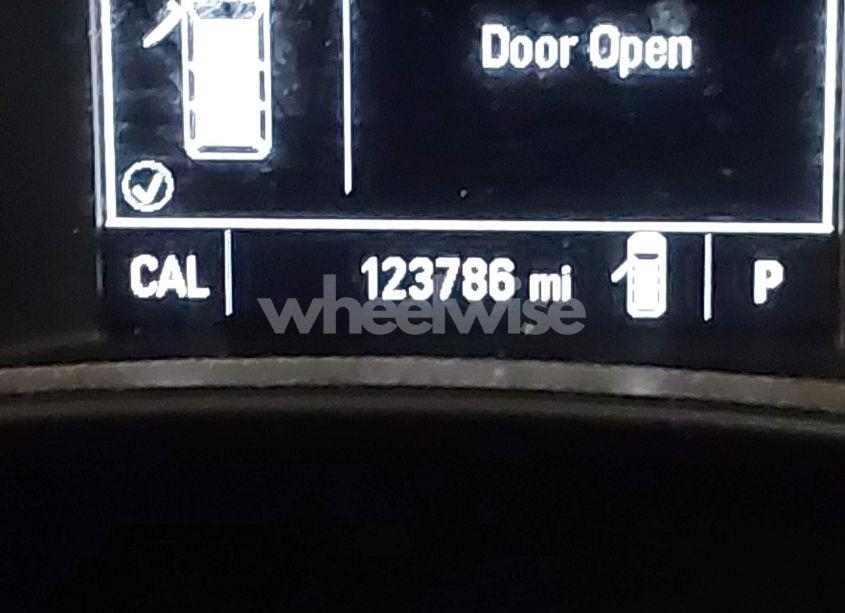 Photo 15 of 2018 Chevrolet Equinox LT (VIN 2GNAXSEV8J6305679)