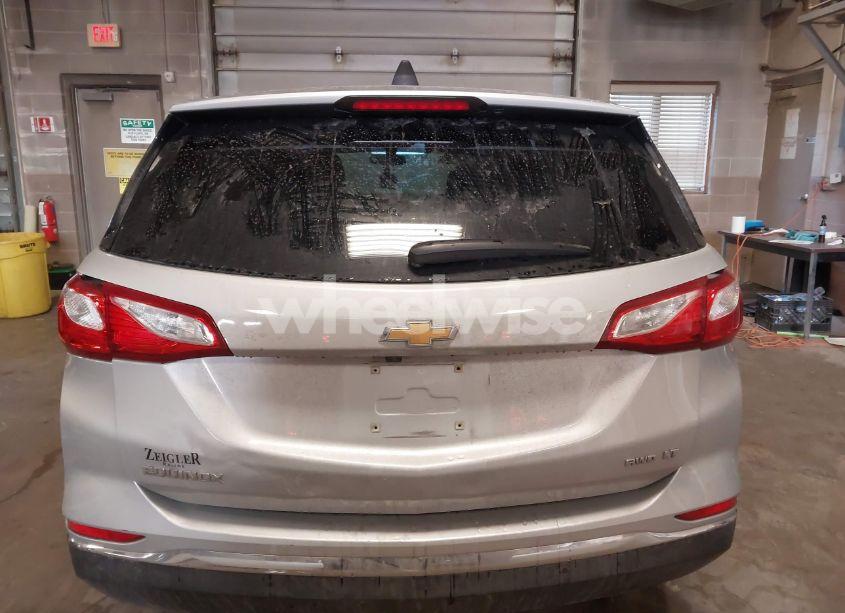 Photo 16 of 2018 Chevrolet Equinox LT (VIN 2GNAXSEV8J6305679)