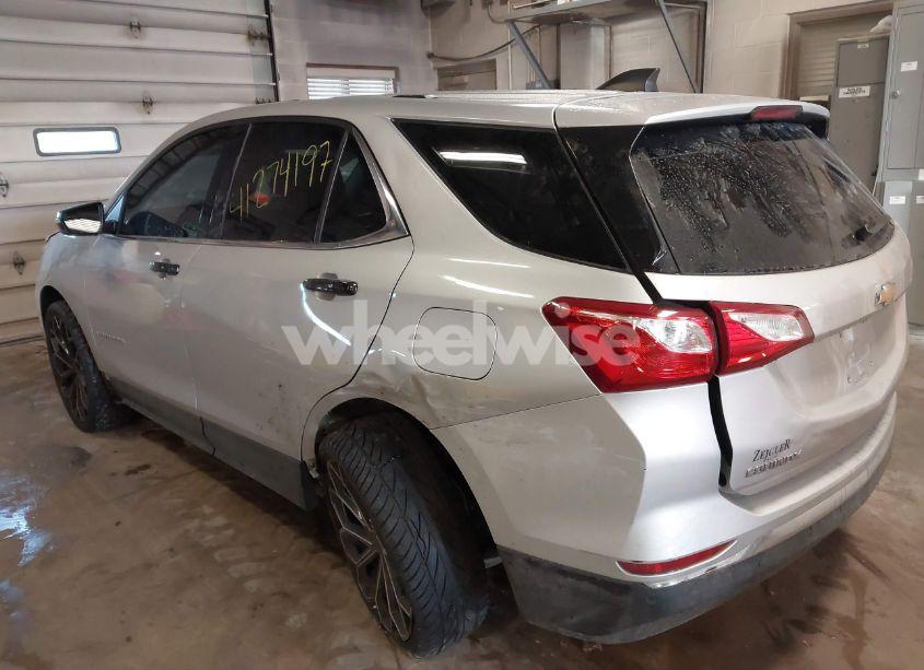 Photo 3 of 2018 Chevrolet Equinox LT (VIN 2GNAXSEV8J6305679)