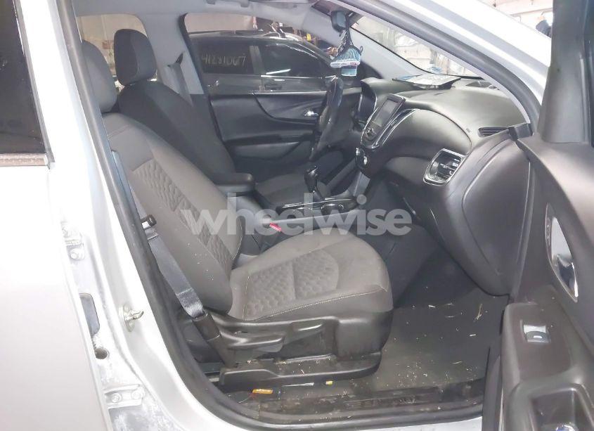 Photo 5 of 2018 Chevrolet Equinox LT (VIN 2GNAXSEV8J6305679)