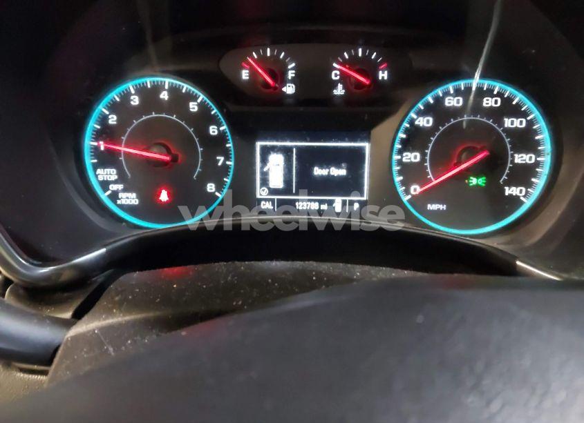 Photo 7 of 2018 Chevrolet Equinox LT (VIN 2GNAXSEV8J6305679)