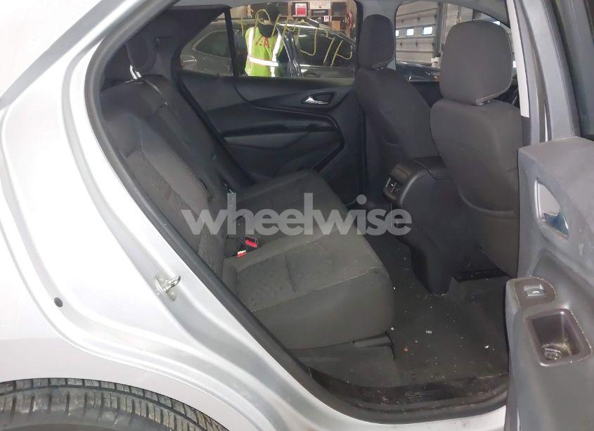 Photo 8 of 2018 Chevrolet Equinox LT (VIN 2GNAXSEV8J6305679)