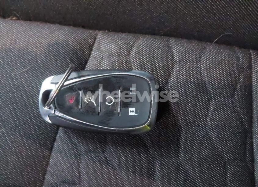 Photo 11 of 2018 Chevrolet Equinox LT (VIN 2GNAXSEV8J6306928)