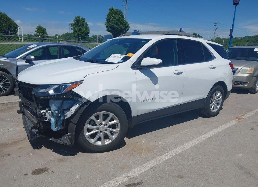 Photo 2 of 2018 Chevrolet Equinox LT (VIN 2GNAXSEV8J6323518)