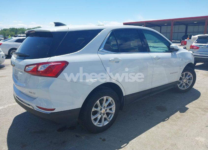 Photo 4 of 2018 Chevrolet Equinox LT (VIN 2GNAXSEV8J6323518)