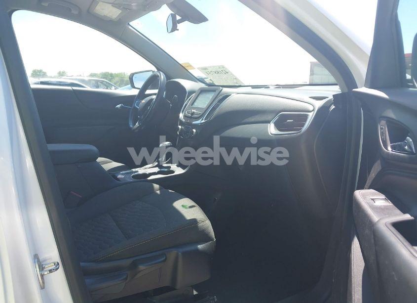 Photo 5 of 2018 Chevrolet Equinox LT (VIN 2GNAXSEV8J6323518)