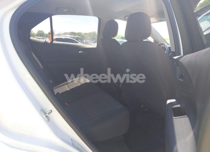 Photo 8 of 2018 Chevrolet Equinox LT (VIN 2GNAXSEV8J6323518)