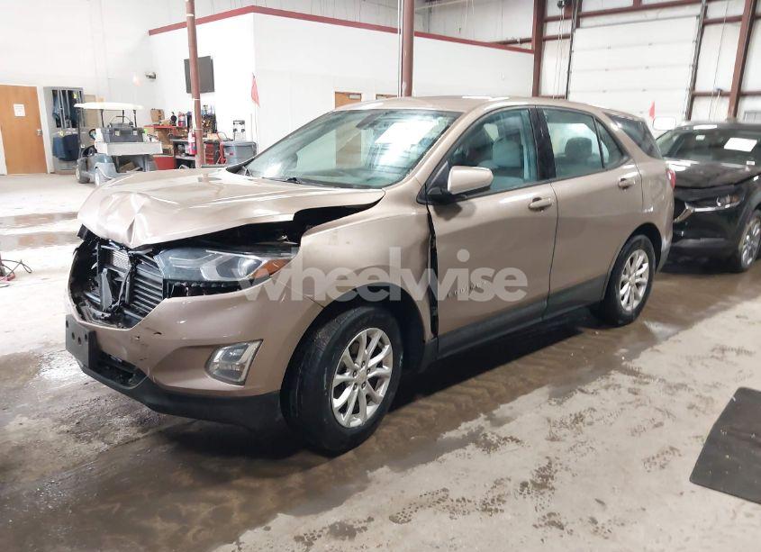 Photo 2 of 2019 Chevrolet Equinox LS (VIN 2GNAXSEV8K6291753)