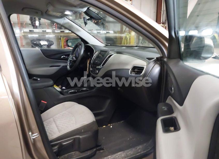 Photo 5 of 2019 Chevrolet Equinox LS (VIN 2GNAXSEV8K6291753)