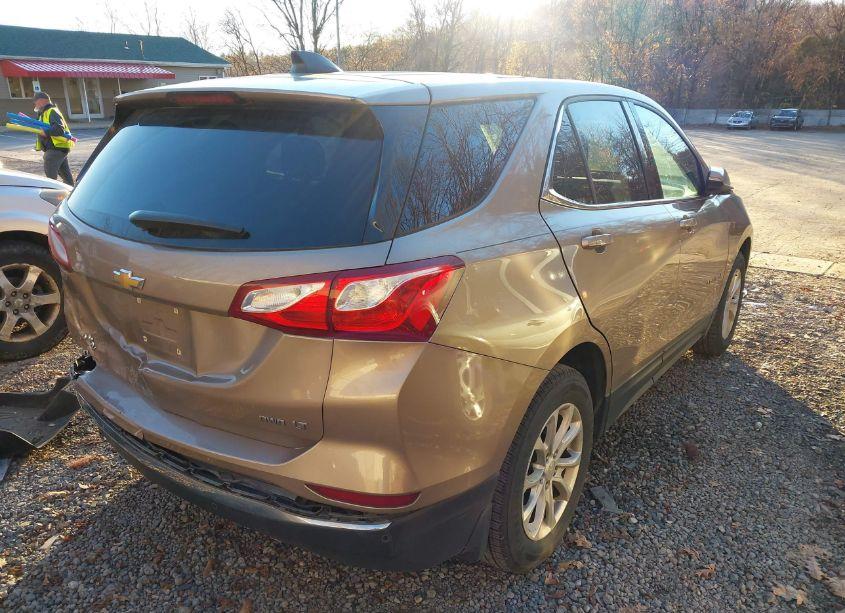Photo 4 of 2018 Chevrolet Equinox LT (VIN 2GNAXSEV9J6332695)