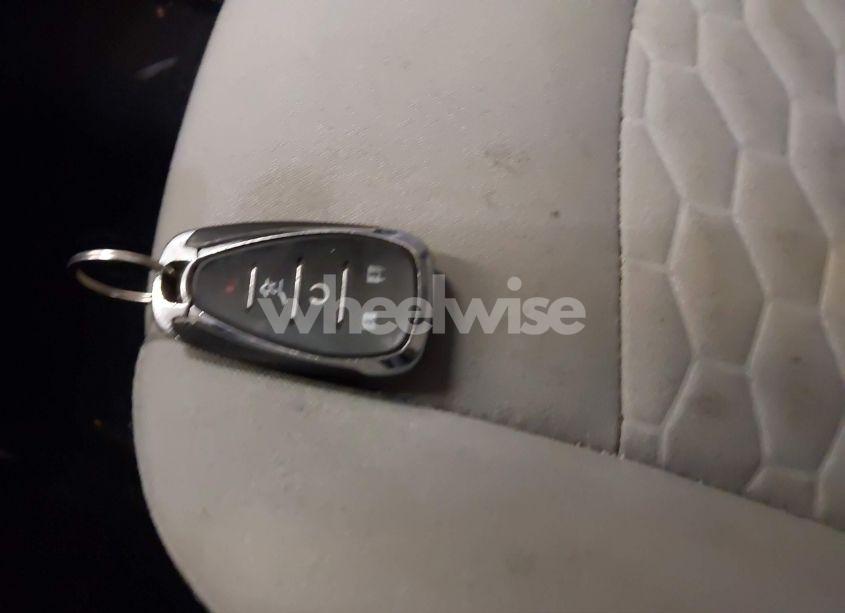 Photo 11 of 2018 Chevrolet Equinox LT (VIN 2GNAXSEV9J6333491)