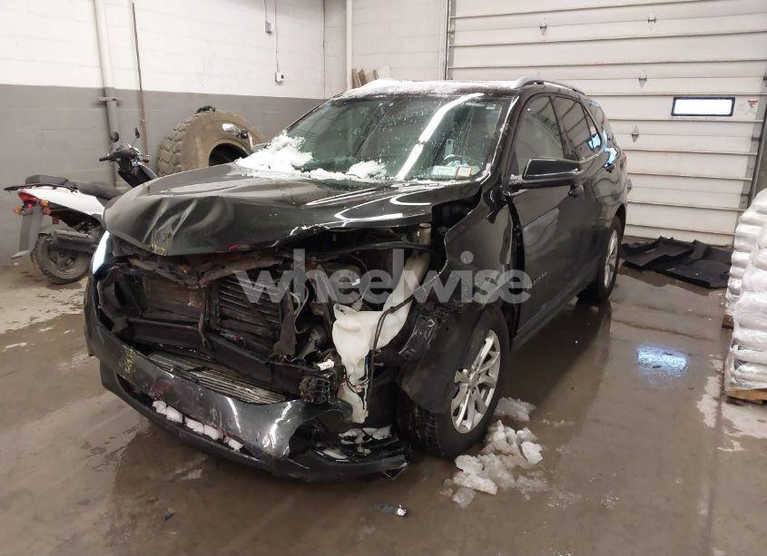 Photo 2 of 2018 Chevrolet Equinox LT (VIN 2GNAXSEV9J6333491)