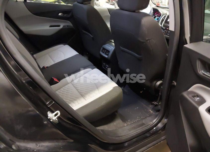 Photo 8 of 2018 Chevrolet Equinox LT (VIN 2GNAXSEV9J6333491)