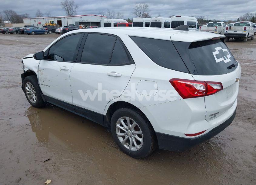Photo 3 of 2019 Chevrolet Equinox LS (VIN 2GNAXSEV9K6138251)