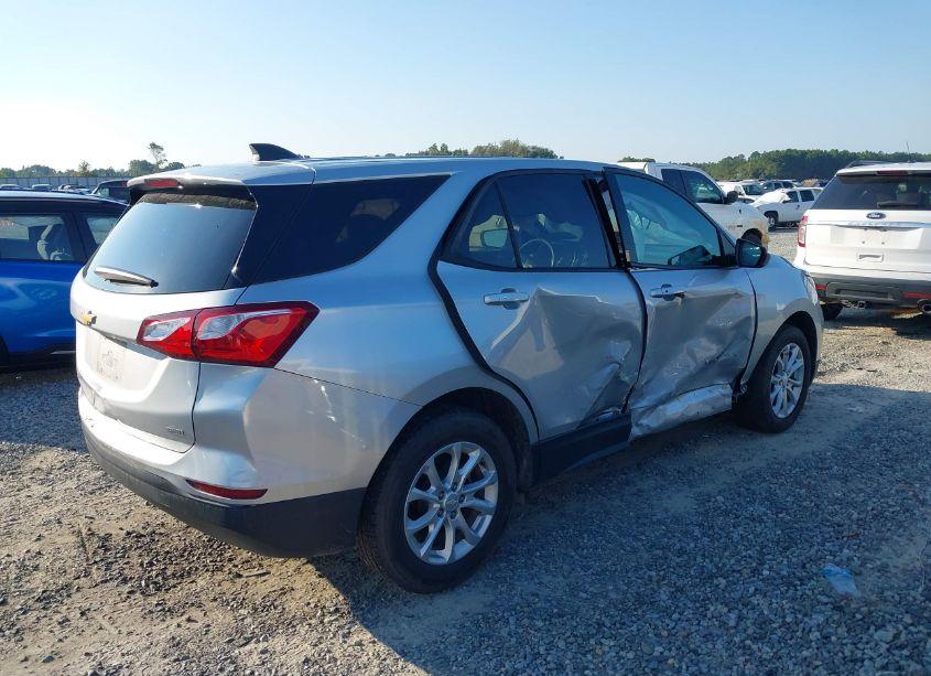 Photo 4 of 2019 Chevrolet Equinox LS (VIN 2GNAXSEV9K6224272)