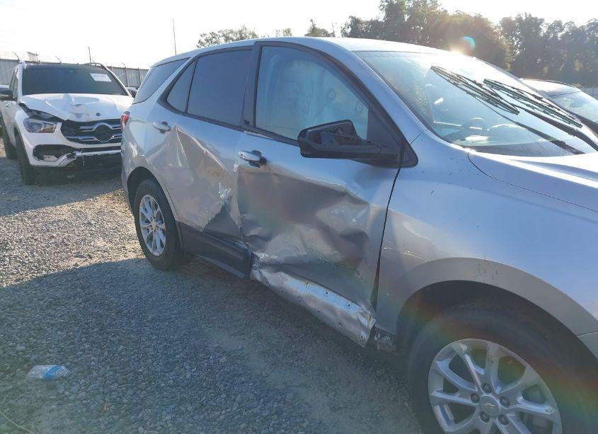 Photo 6 of 2019 Chevrolet Equinox LS (VIN 2GNAXSEV9K6224272)