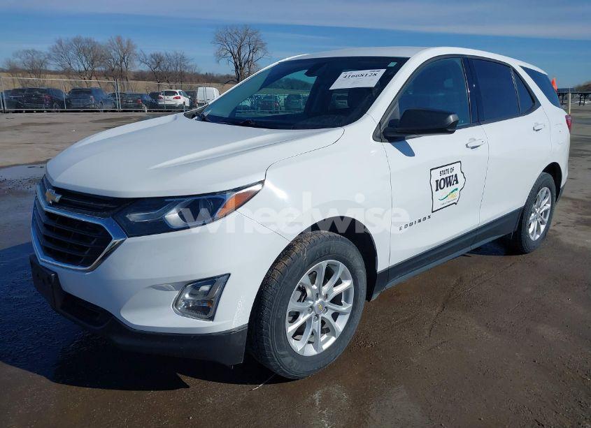 Photo 2 of 2019 Chevrolet Equinox LS (VIN 2GNAXSEV9K6264786)