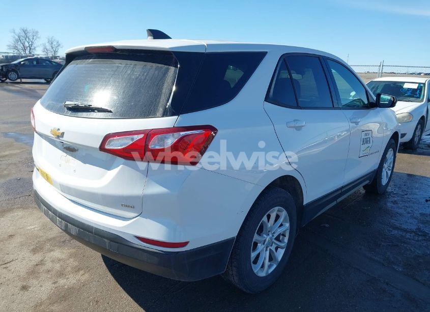 Photo 4 of 2019 Chevrolet Equinox LS (VIN 2GNAXSEV9K6264786)