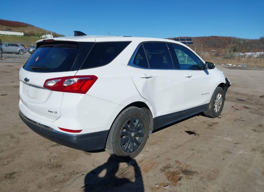 Photo 4 of 2018 Chevrolet Equinox LT (VIN 2GNAXSEVXJ6133560)