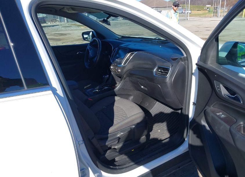 Photo 5 of 2018 Chevrolet Equinox LT (VIN 2GNAXSEVXJ6133560)