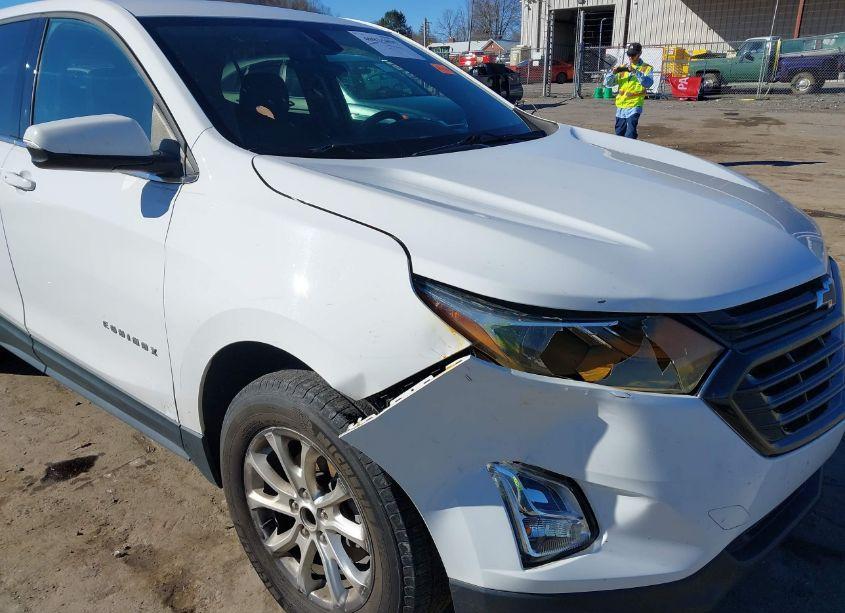 Photo 6 of 2018 Chevrolet Equinox LT (VIN 2GNAXSEVXJ6133560)