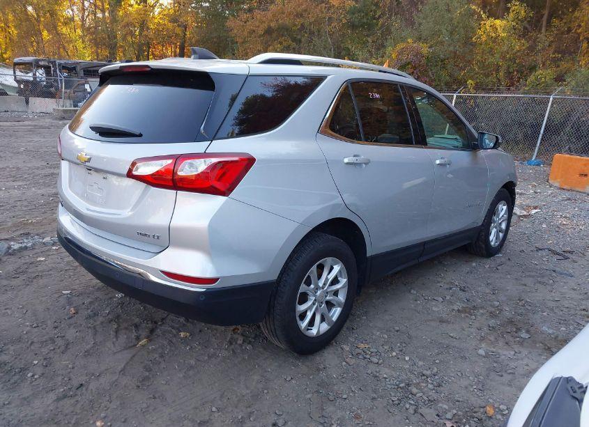Photo 4 of 2018 Chevrolet Equinox LT (VIN 2GNAXSEVXJ6157129)