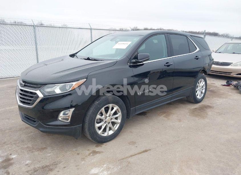 Photo 2 of 2018 Chevrolet Equinox LT (VIN 2GNAXSEVXJ6222643)