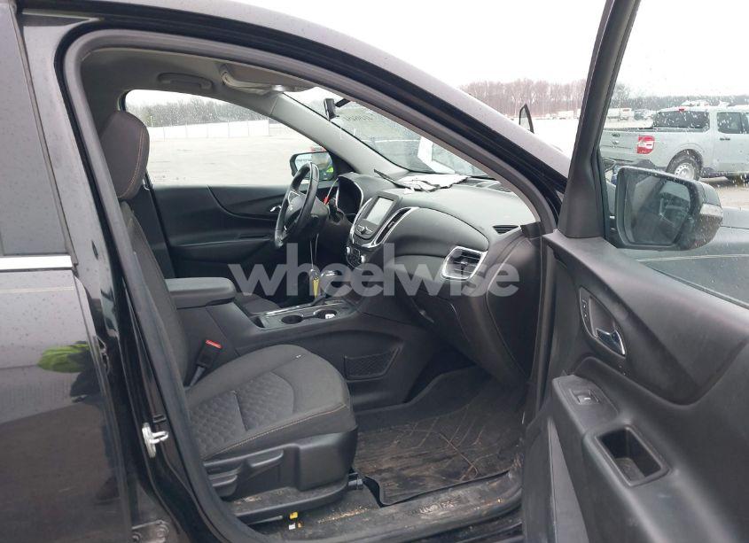 Photo 5 of 2018 Chevrolet Equinox LT (VIN 2GNAXSEVXJ6222643)