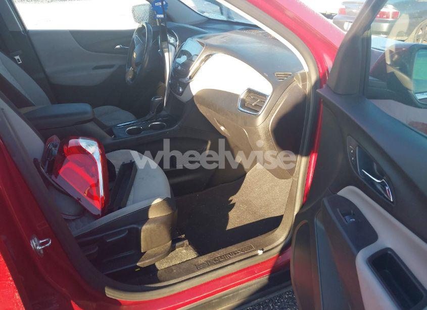 Photo 5 of 2018 Chevrolet Equinox LT (VIN 2GNAXSEVXJ6238325)