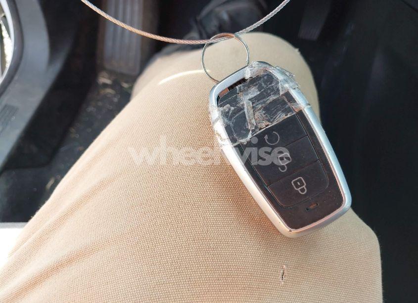 Photo 11 of 2018 Chevrolet Equinox LT (VIN 2GNAXSEVXJ6250457)