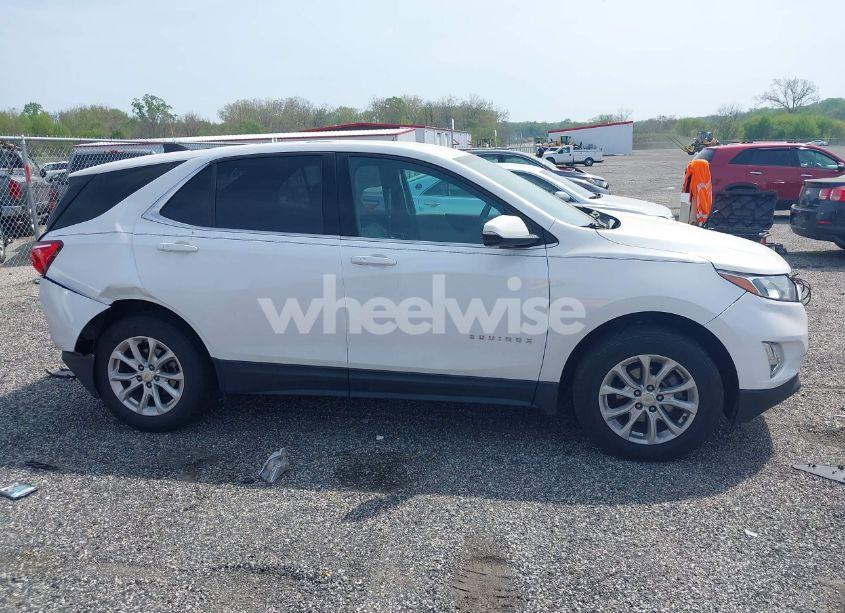Photo 13 of 2018 Chevrolet Equinox LT (VIN 2GNAXSEVXJ6250457)