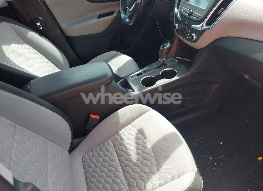 Photo 5 of 2018 Chevrolet Equinox LT (VIN 2GNAXSEVXJ6250457)
