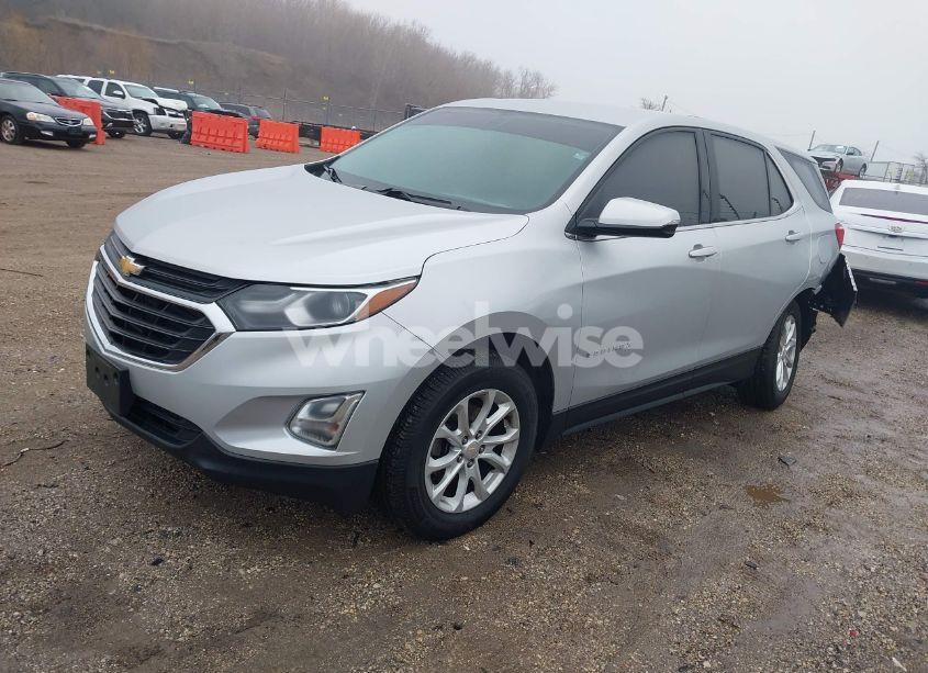 Photo 2 of 2018 Chevrolet Equinox LT (VIN 2GNAXSEVXJ6250927)