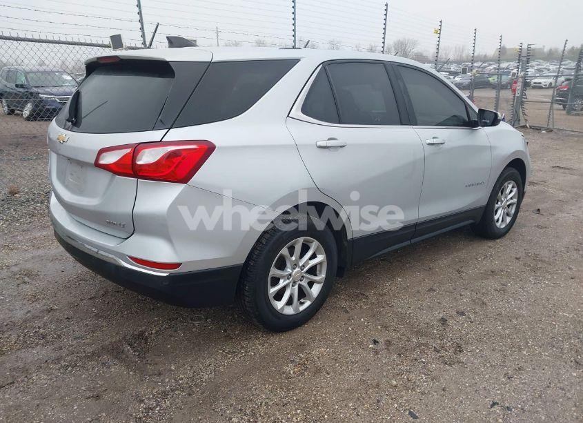 Photo 4 of 2018 Chevrolet Equinox LT (VIN 2GNAXSEVXJ6250927)