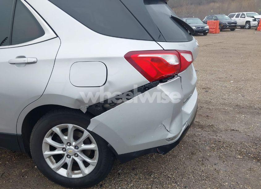 Photo 6 of 2018 Chevrolet Equinox LT (VIN 2GNAXSEVXJ6250927)