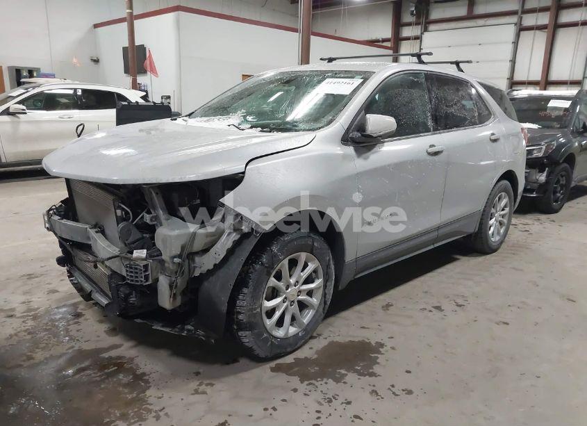 Photo 2 of 2018 Chevrolet Equinox LT (VIN 2GNAXSEVXJ6288870)