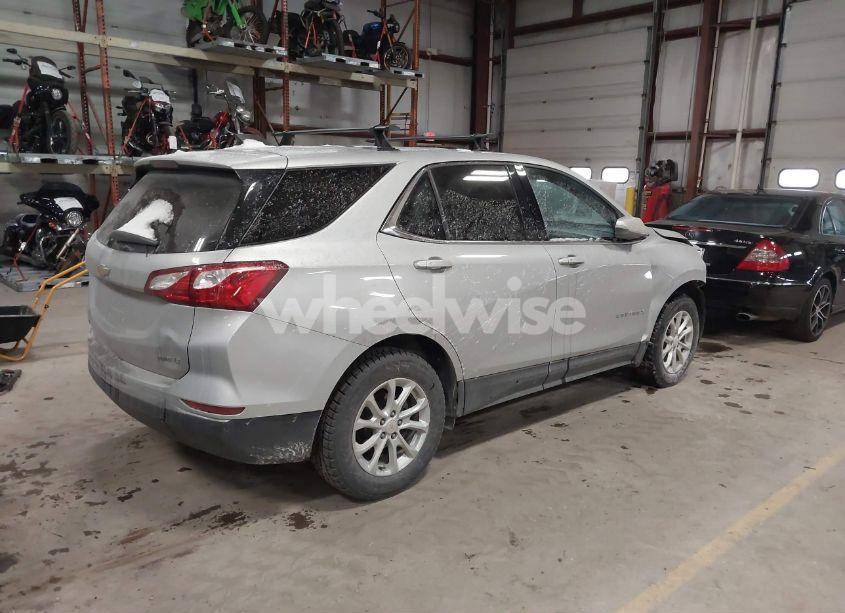 Photo 4 of 2018 Chevrolet Equinox LT (VIN 2GNAXSEVXJ6288870)