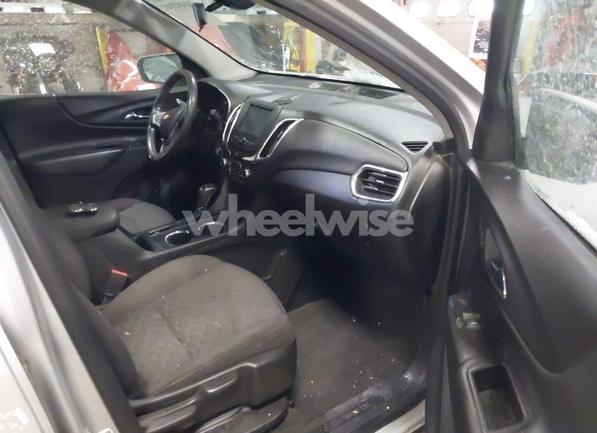 Photo 5 of 2018 Chevrolet Equinox LT (VIN 2GNAXSEVXJ6288870)