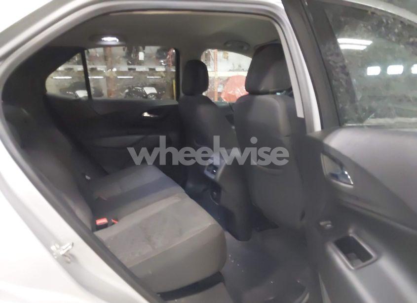 Photo 8 of 2018 Chevrolet Equinox LT (VIN 2GNAXSEVXJ6288870)