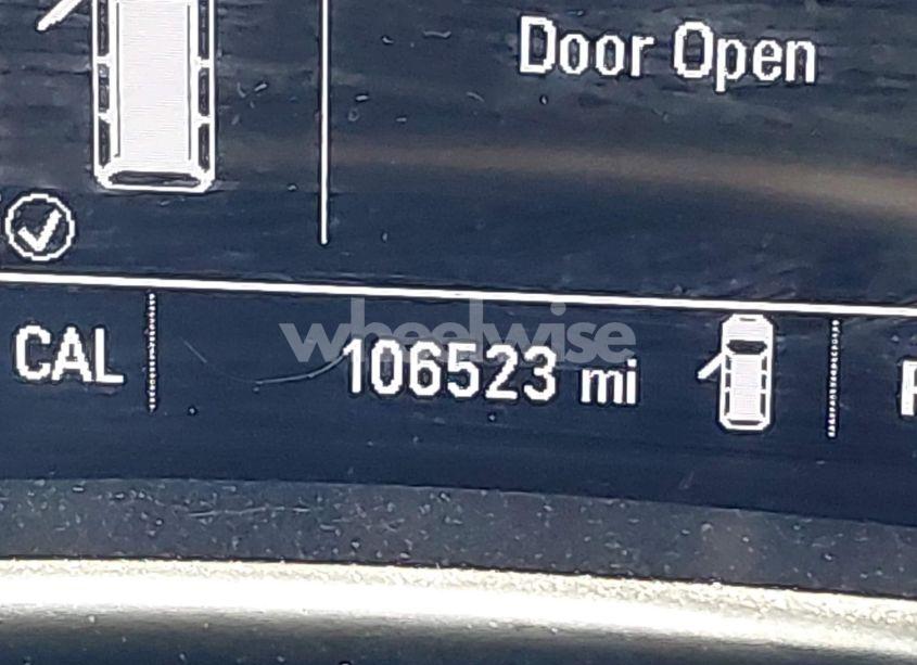 Photo 16 of 2018 Chevrolet Equinox LT (VIN 2GNAXSEVXJ6290473)