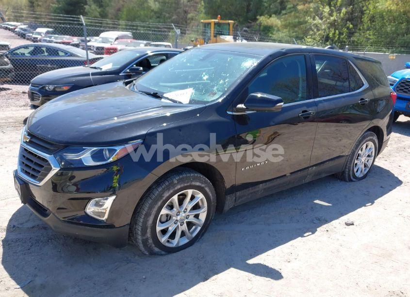 Photo 2 of 2018 Chevrolet Equinox LT (VIN 2GNAXSEVXJ6290473)