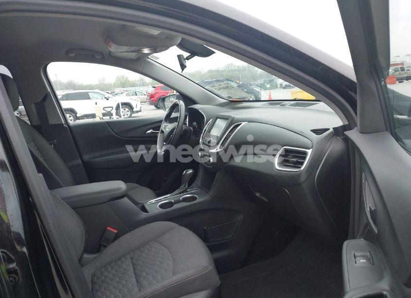 Photo 5 of 2018 Chevrolet Equinox LT (VIN 2GNAXSEVXJ6321320)