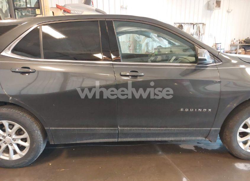 Photo 13 of 2018 Chevrolet Equinox LT (VIN 2GNAXSEVXJ6345570)